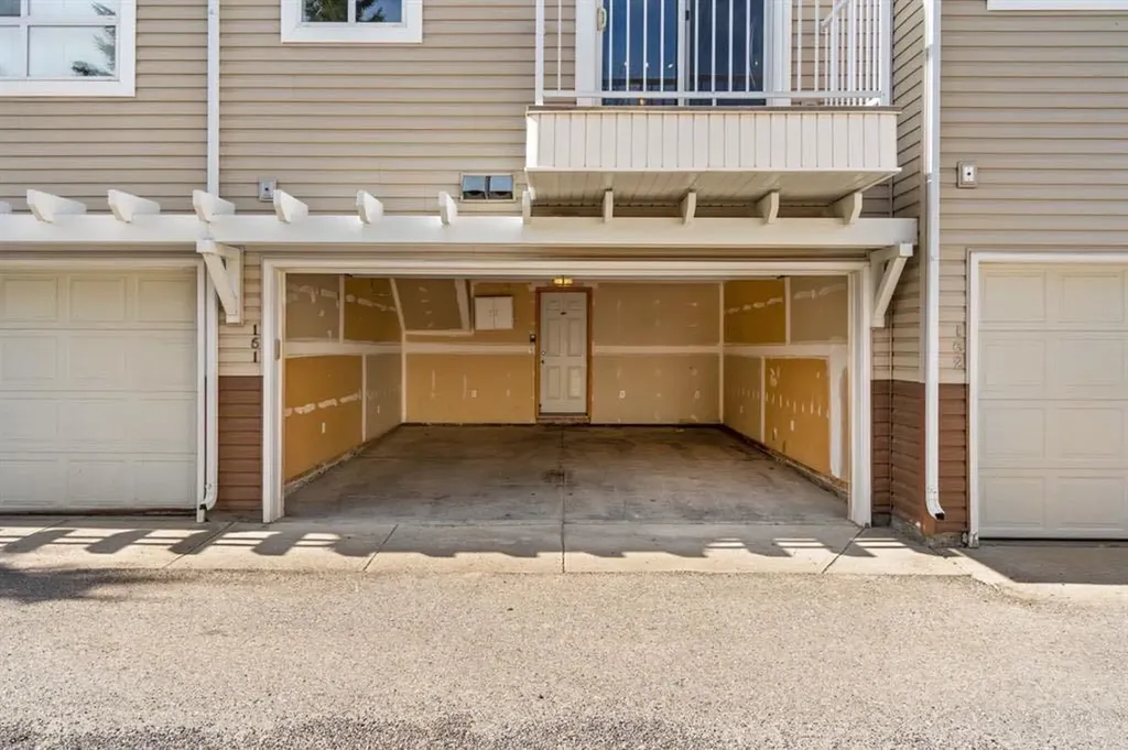 161 Tuscany Court NW Calgary AB T3L 2Y9