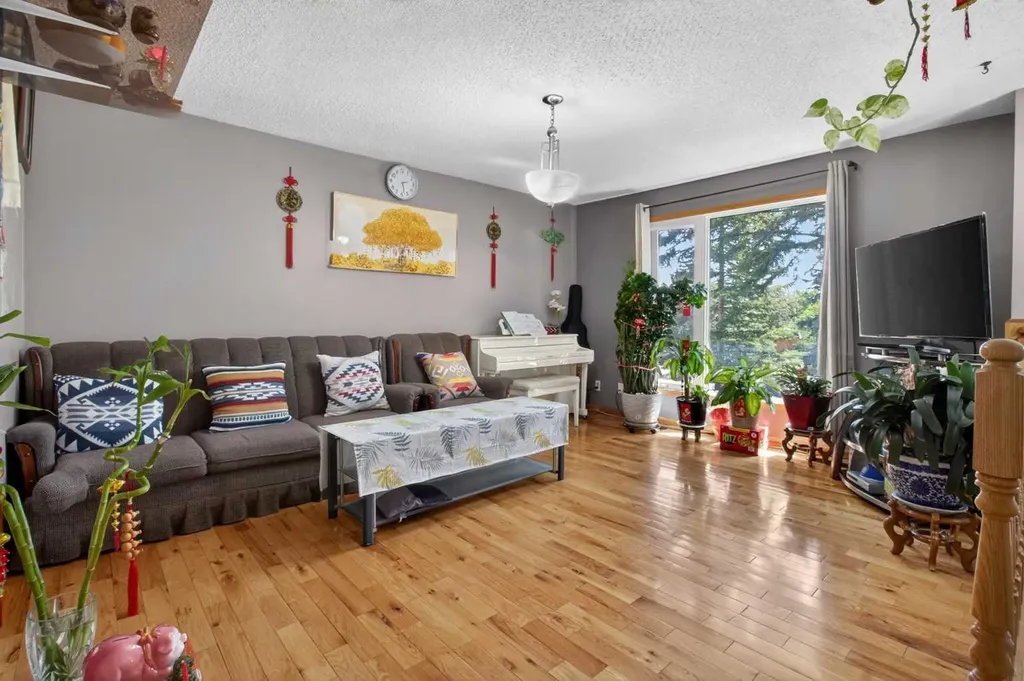 124 Falchurch Crescent NE Calgary AB T3J 1K1