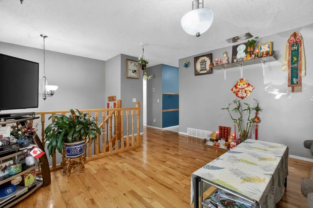 124 Falchurch Crescent NE Calgary AB T3J 1K1