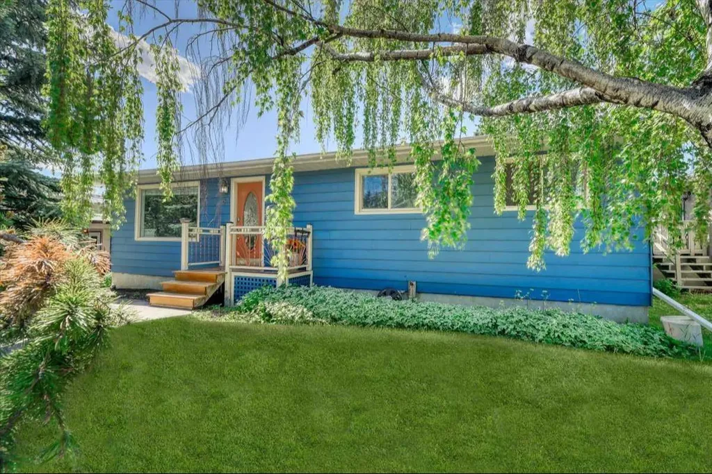 811 Southmount Place SW Calgary AB T2W0R4