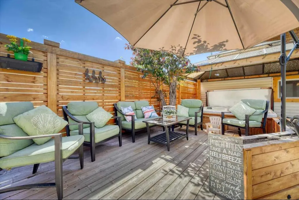 811 Southmount Place SW Calgary AB T2W0R4