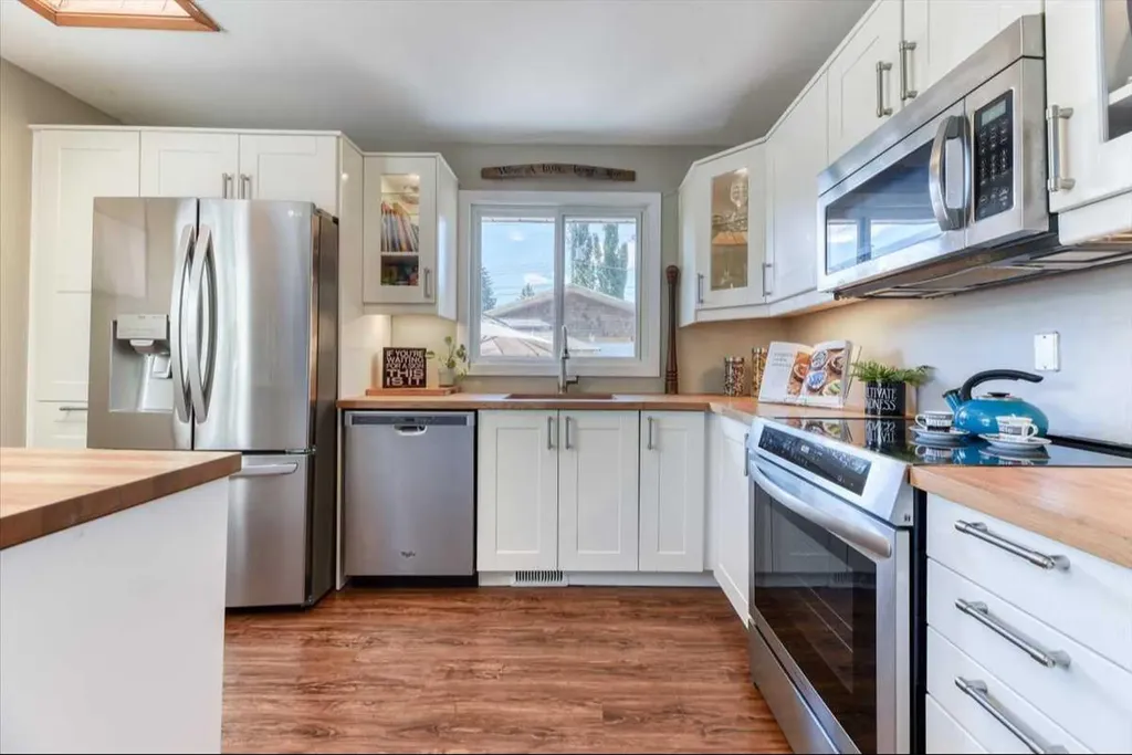 811 Southmount Place SW Calgary AB T2W0R4