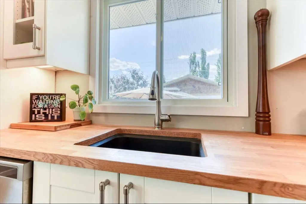 811 Southmount Place SW Calgary AB T2W0R4