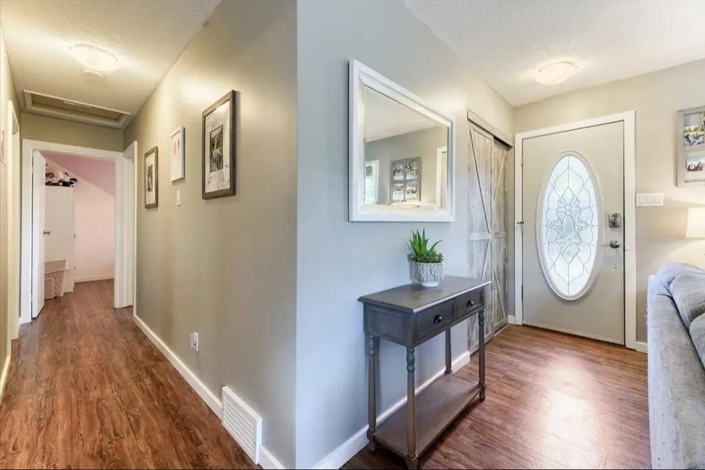 811 Southmount Place SW Calgary AB T2W0R4