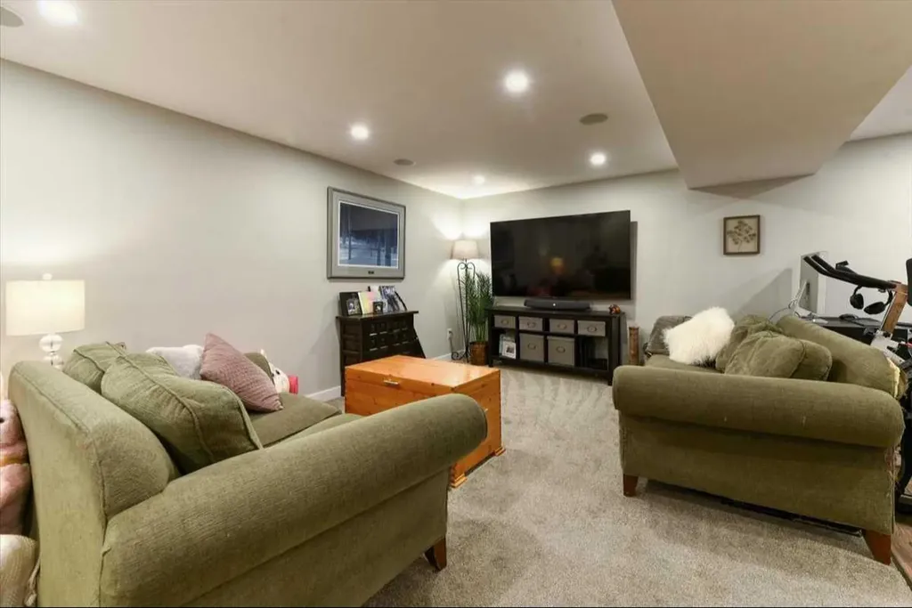 811 Southmount Place SW Calgary AB T2W0R4