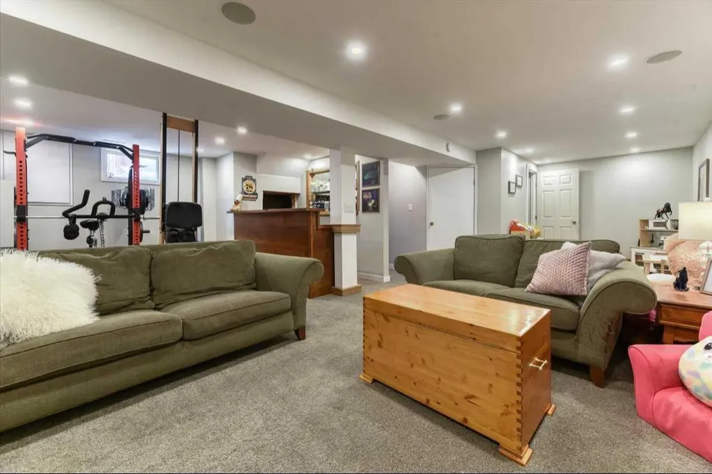 811 Southmount Place SW Calgary AB T2W0R4