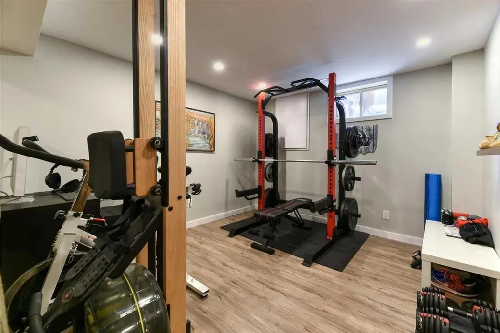 811 Southmount Place SW Calgary AB T2W0R4