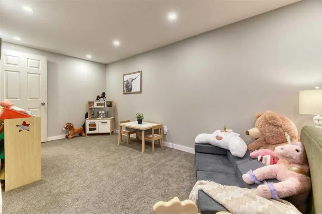 811 Southmount Place SW Calgary AB T2W0R4