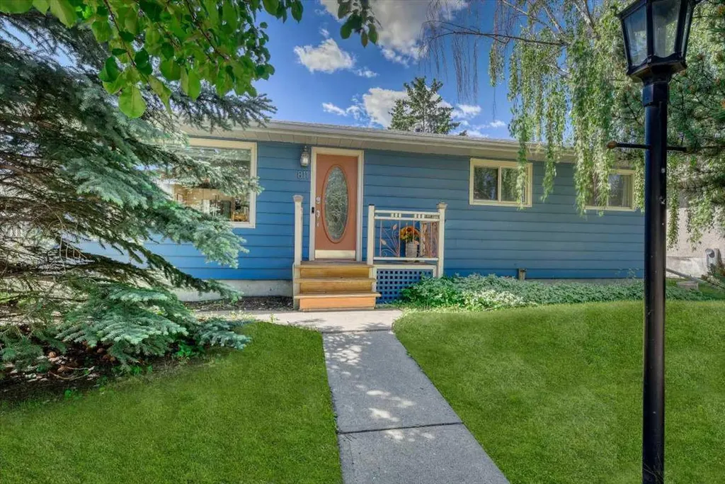 811 Southmount Place SW Calgary AB T2W0R4