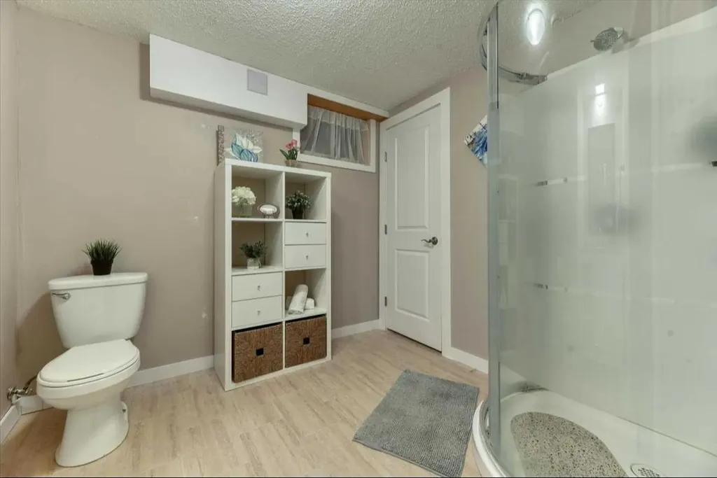 811 Southmount Place SW Calgary AB T2W0R4