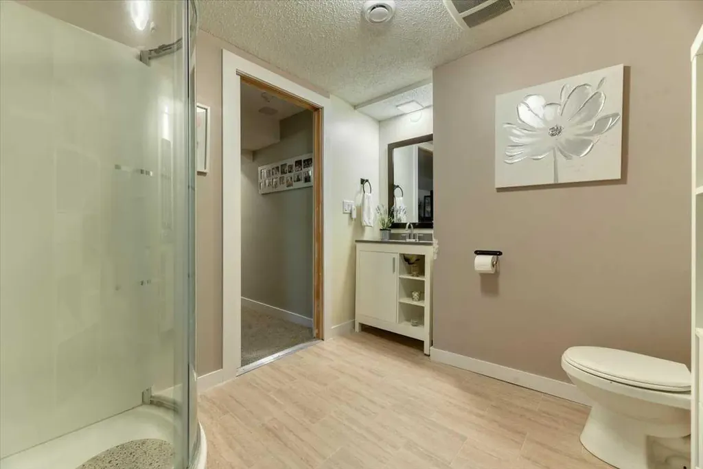 811 Southmount Place SW Calgary AB T2W0R4