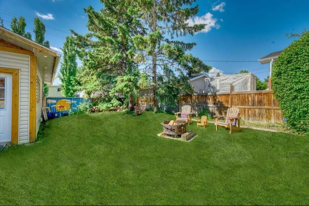 811 Southmount Place SW Calgary AB T2W0R4