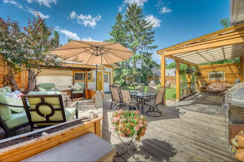 811 Southmount Place SW Calgary AB T2W0R4