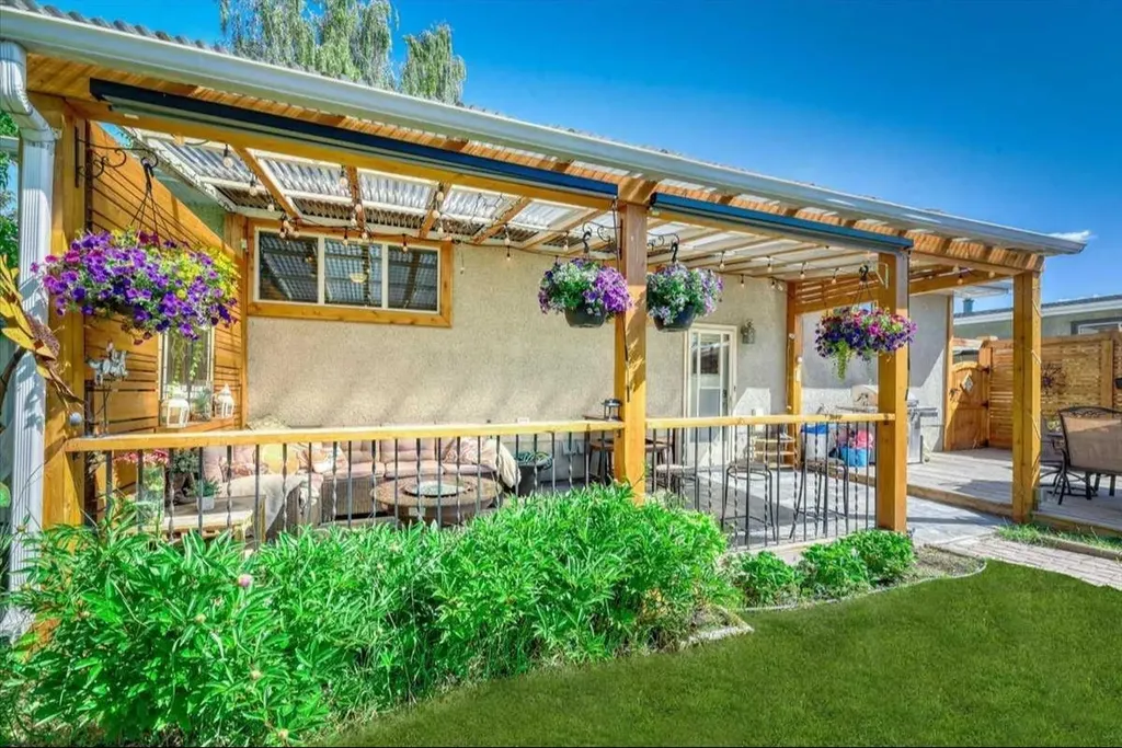 811 Southmount Place SW Calgary AB T2W0R4