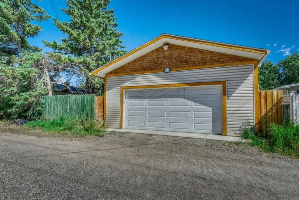 811 Southmount Place SW Calgary AB T2W0R4
