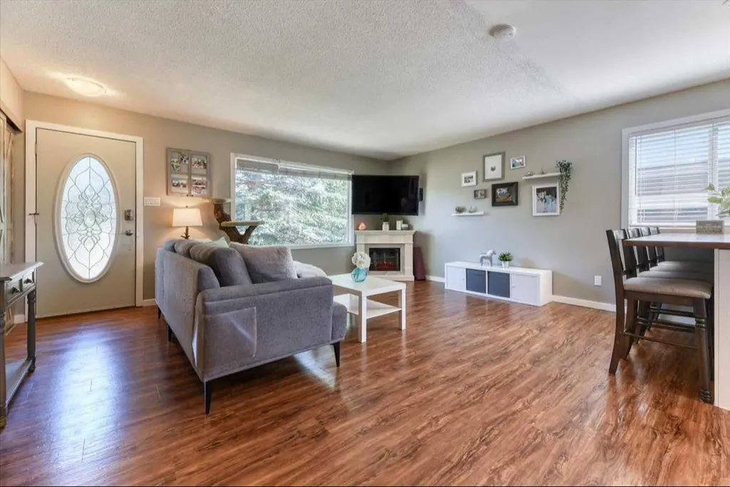 811 Southmount Place SW Calgary AB T2W0R4