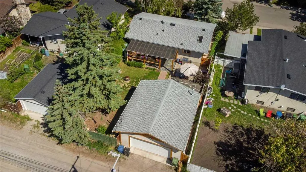 811 Southmount Place SW Calgary AB T2W0R4