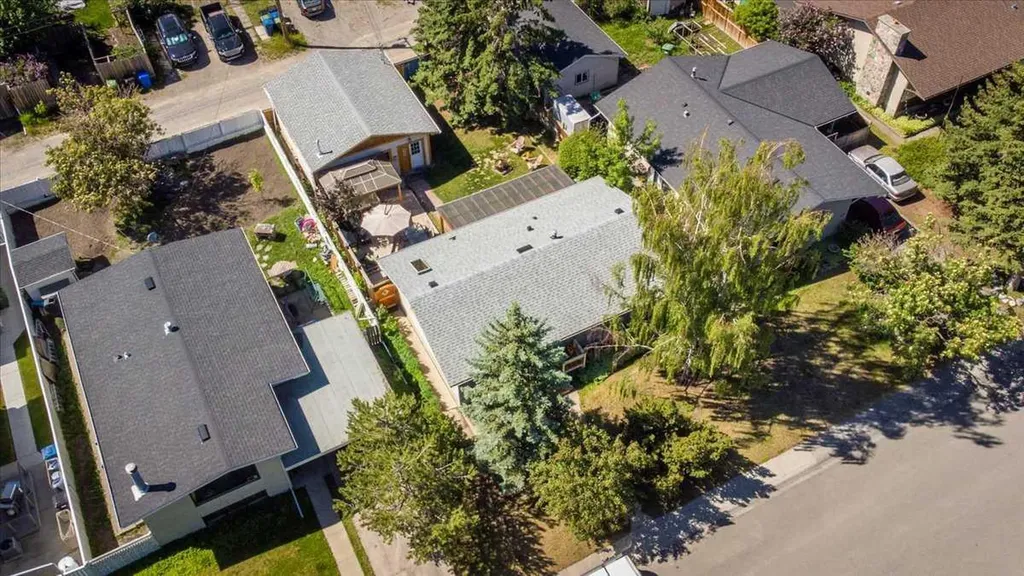 811 Southmount Place SW Calgary AB T2W0R4