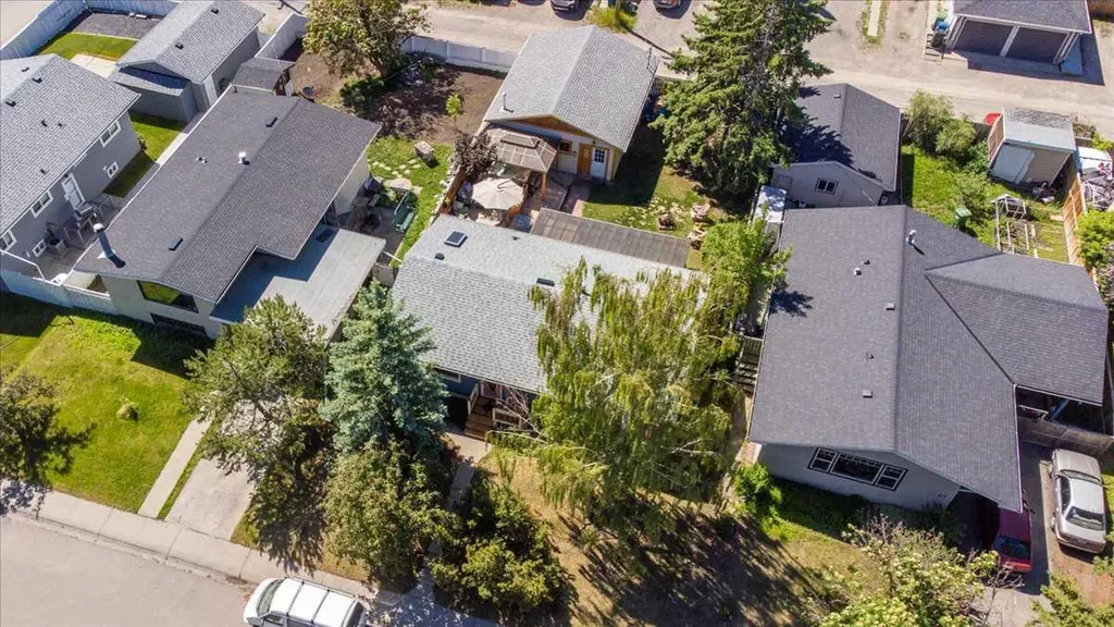 811 Southmount Place SW Calgary AB T2W0R4