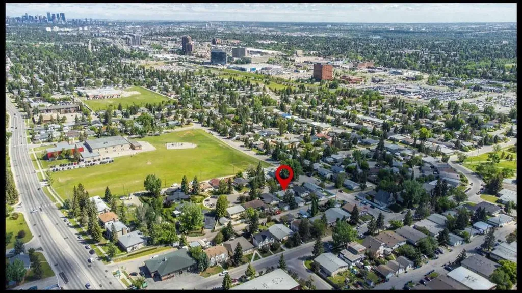 811 Southmount Place SW Calgary AB T2W0R4