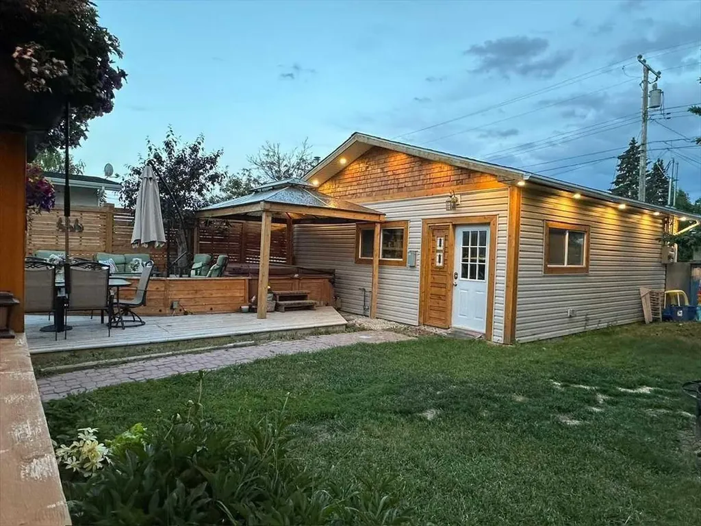 811 Southmount Place SW Calgary AB T2W0R4