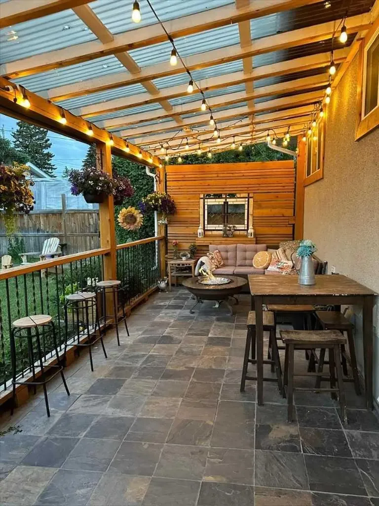 811 Southmount Place SW Calgary AB T2W0R4