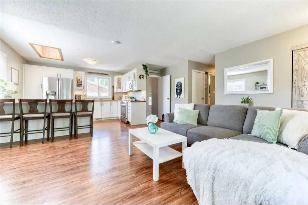 811 Southmount Place SW Calgary AB T2W0R4