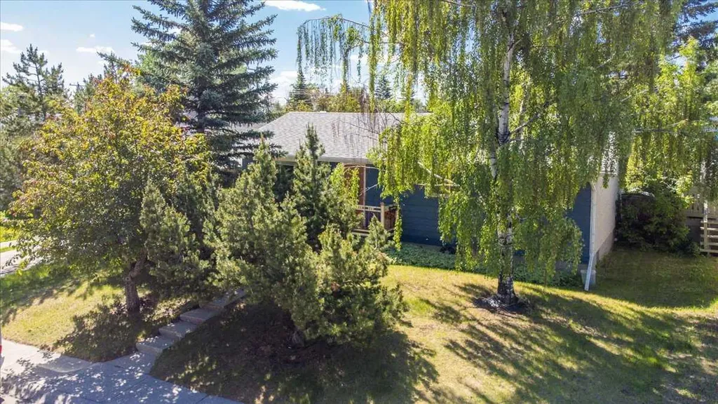 811 Southmount Place SW Calgary AB T2W0R4