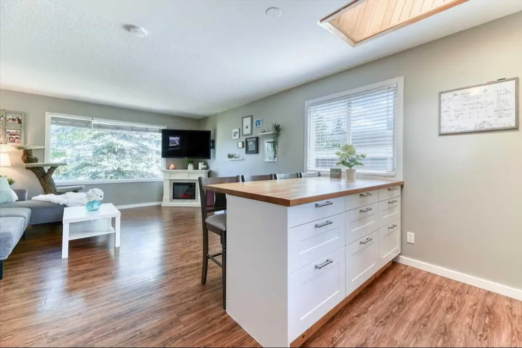811 Southmount Place SW Calgary AB T2W0R4