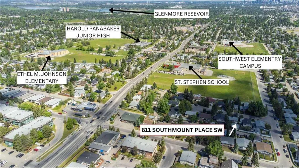 811 Southmount Place SW Calgary AB T2W0R4
