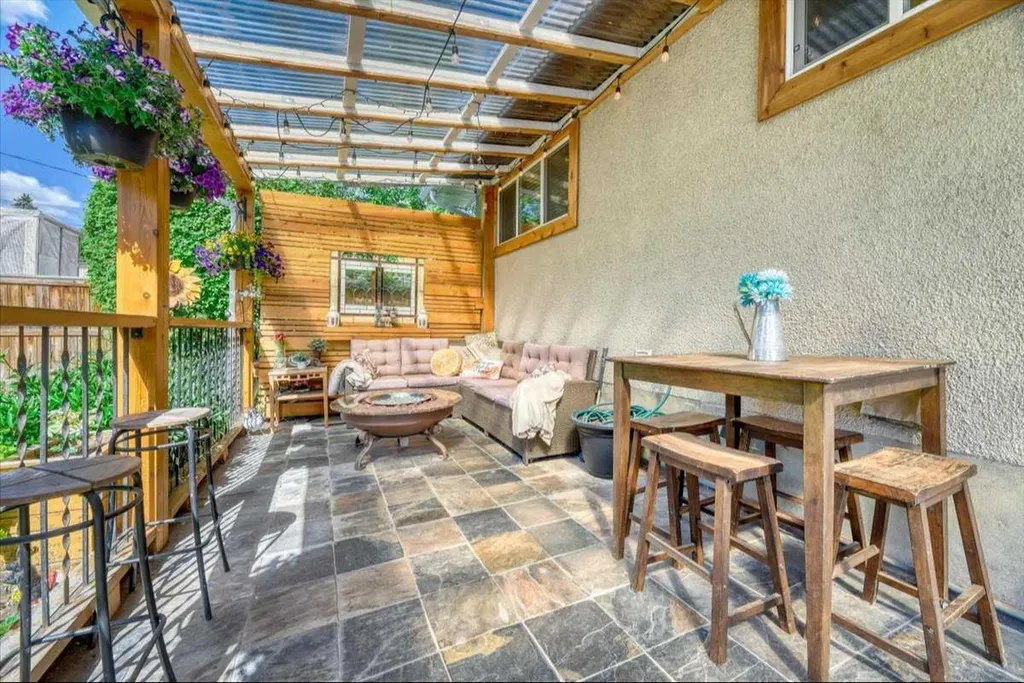 811 Southmount Place SW Calgary AB T2W0R4
