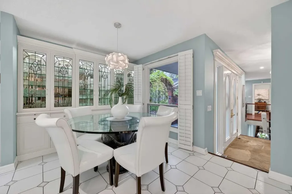 6720 Leaside Drive S Calgary AB T3E 6H5