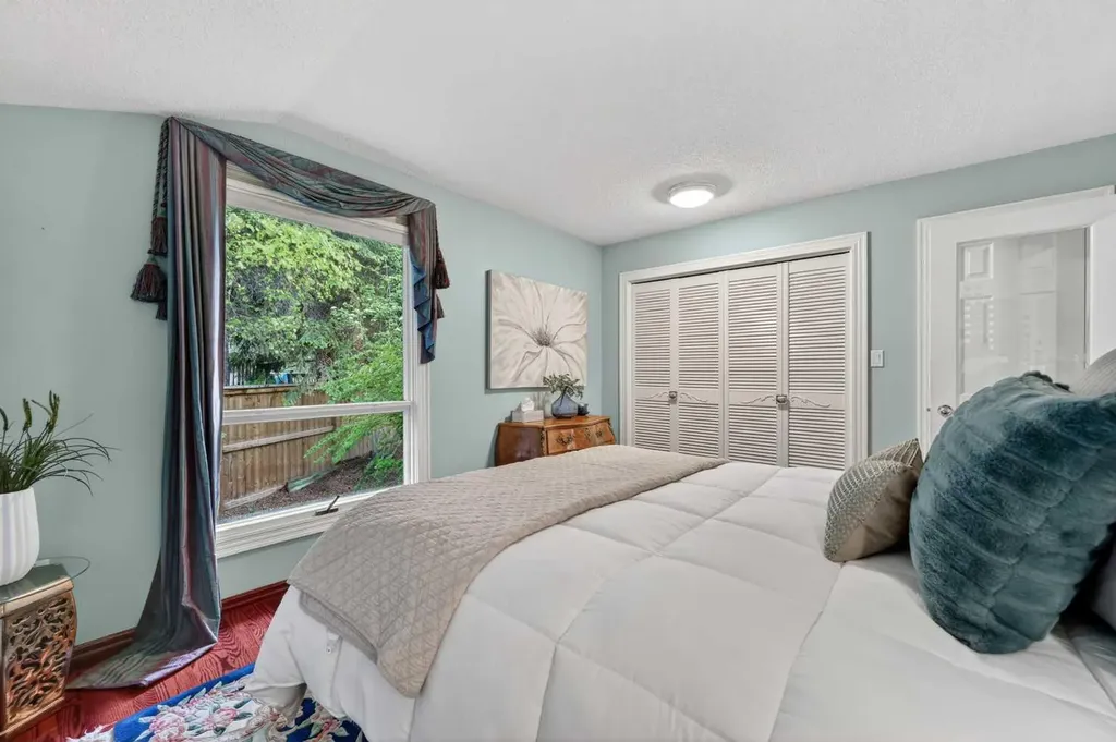 6720 Leaside Drive S Calgary AB T3E 6H5