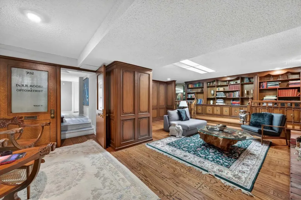 6720 Leaside Drive S Calgary AB T3E 6H5