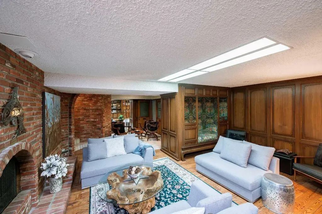 6720 Leaside Drive S Calgary AB T3E 6H5