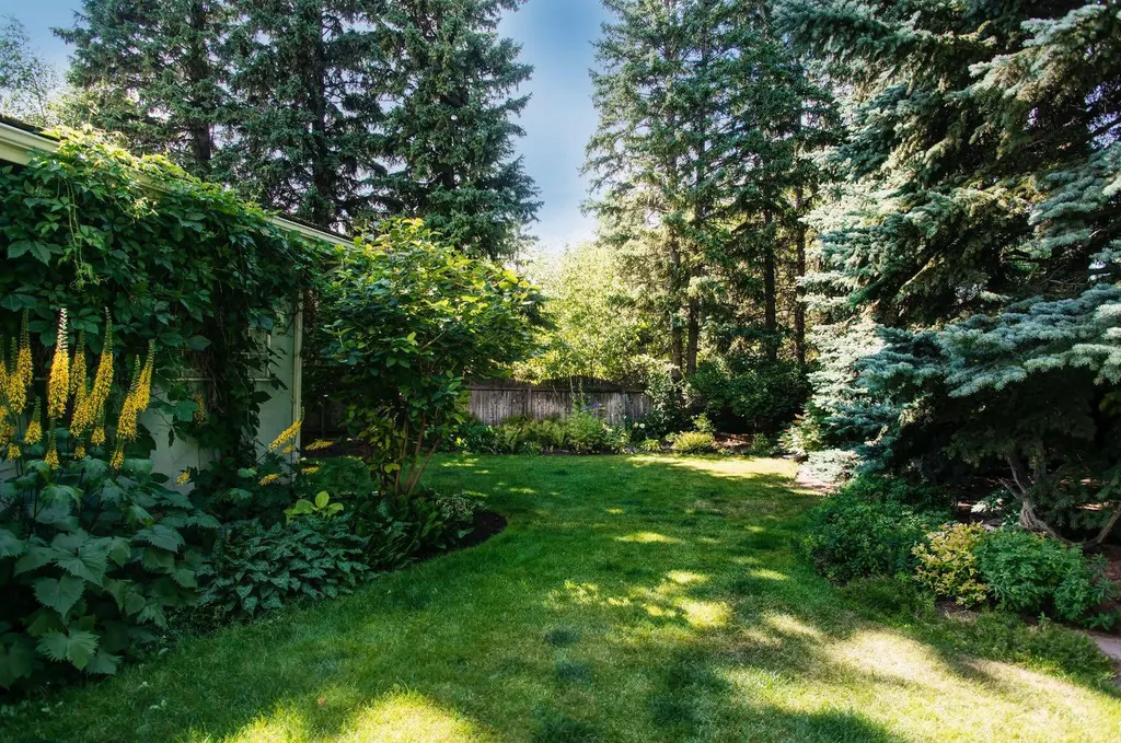 6720 Leaside Drive S Calgary AB T3E 6H5