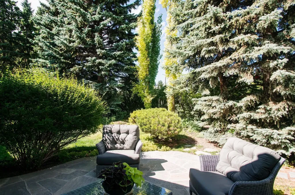 6720 Leaside Drive S Calgary AB T3E 6H5