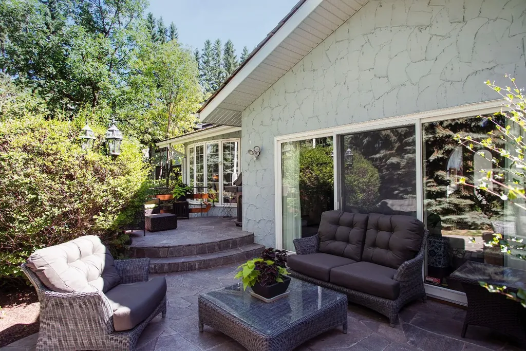 6720 Leaside Drive S Calgary AB T3E 6H5
