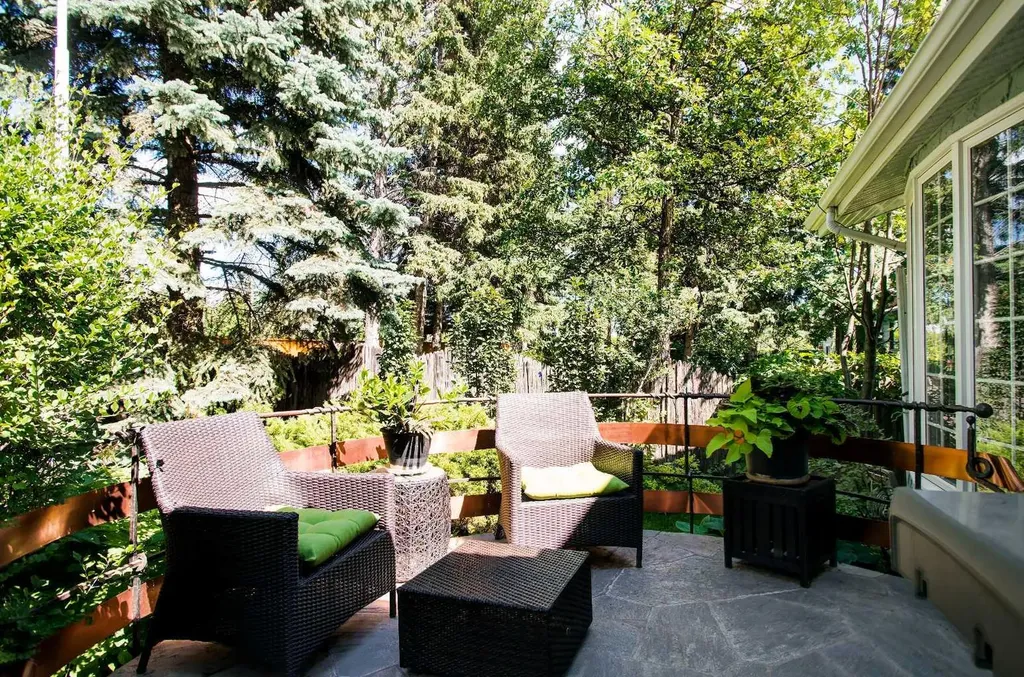 6720 Leaside Drive S Calgary AB T3E 6H5