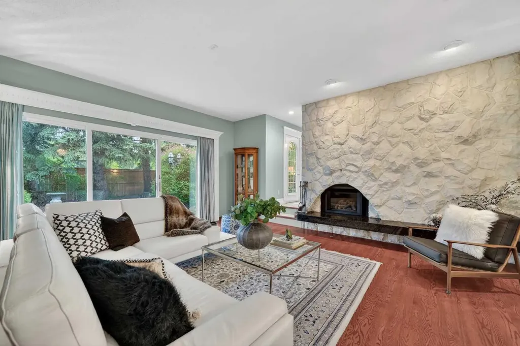 6720 Leaside Drive S Calgary AB T3E 6H5