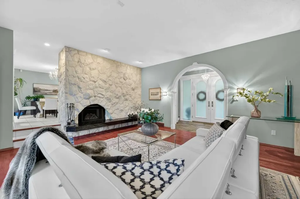 6720 Leaside Drive S Calgary AB T3E 6H5