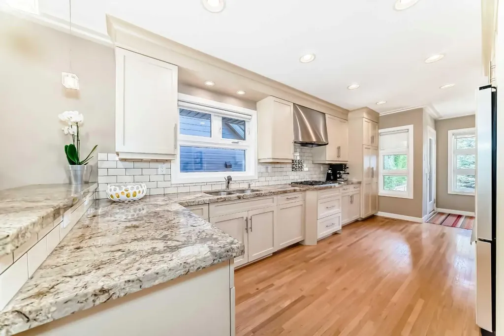 3631 12 Street SW Calgary AB T2T3P1