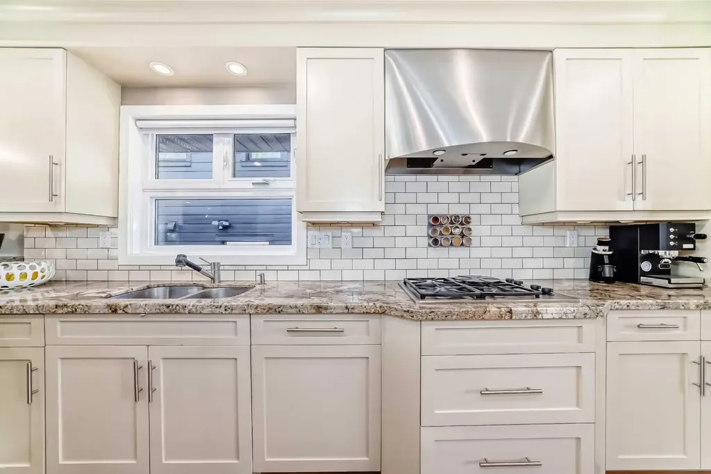 3631 12 Street SW Calgary AB T2T3P1