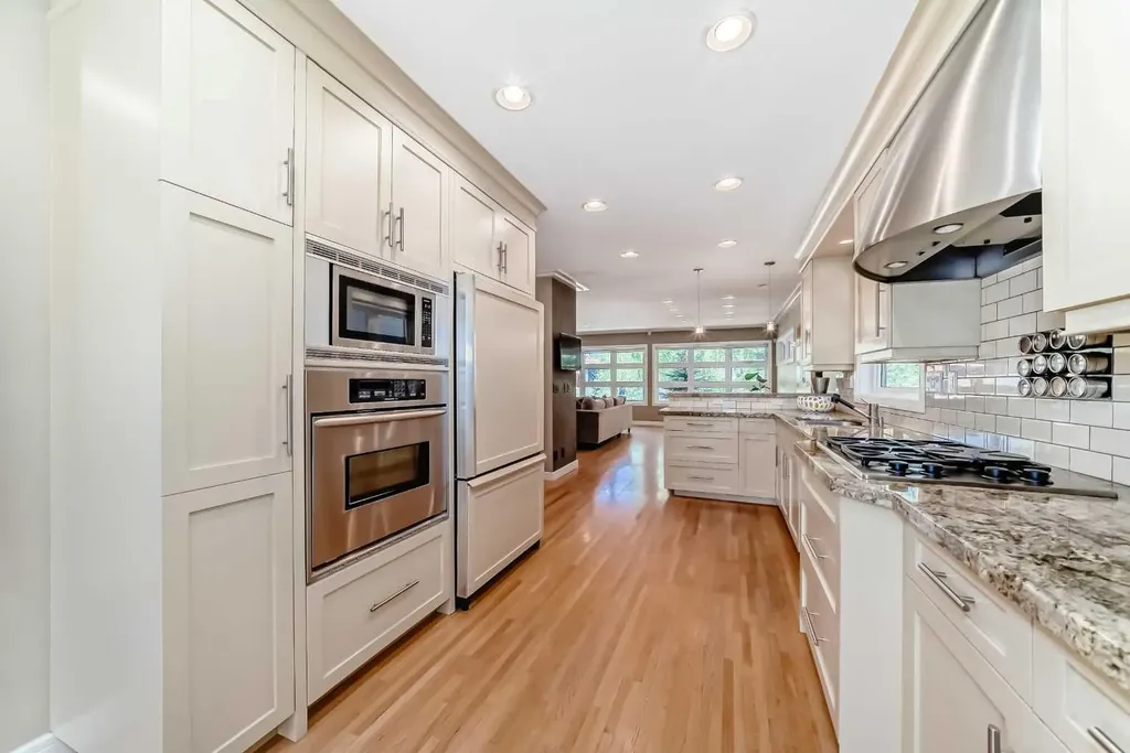 3631 12 Street SW Calgary AB T2T3P1