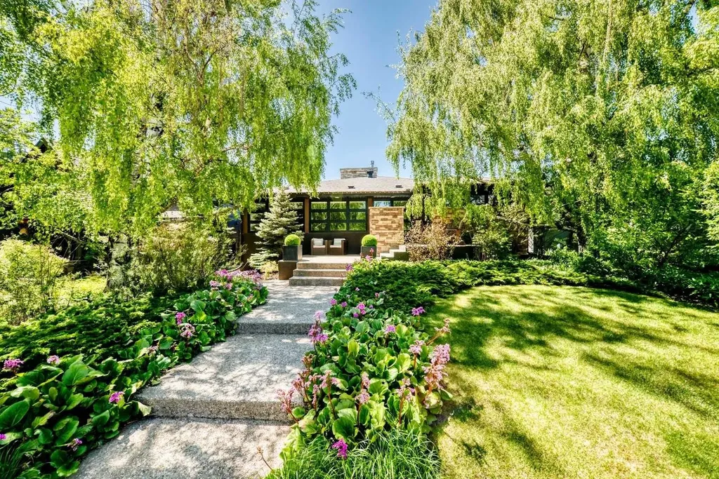 3631 12 Street SW Calgary AB T2T3P1