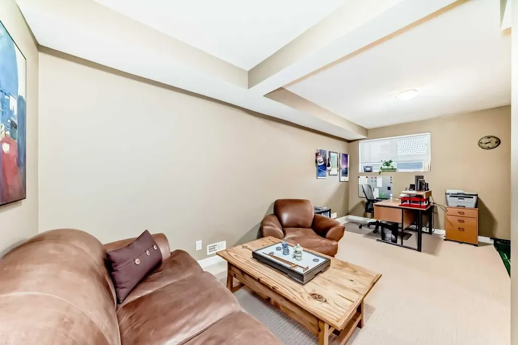 3631 12 Street SW Calgary AB T2T3P1