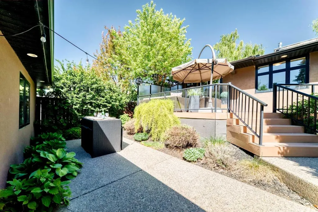3631 12 Street SW Calgary AB T2T3P1
