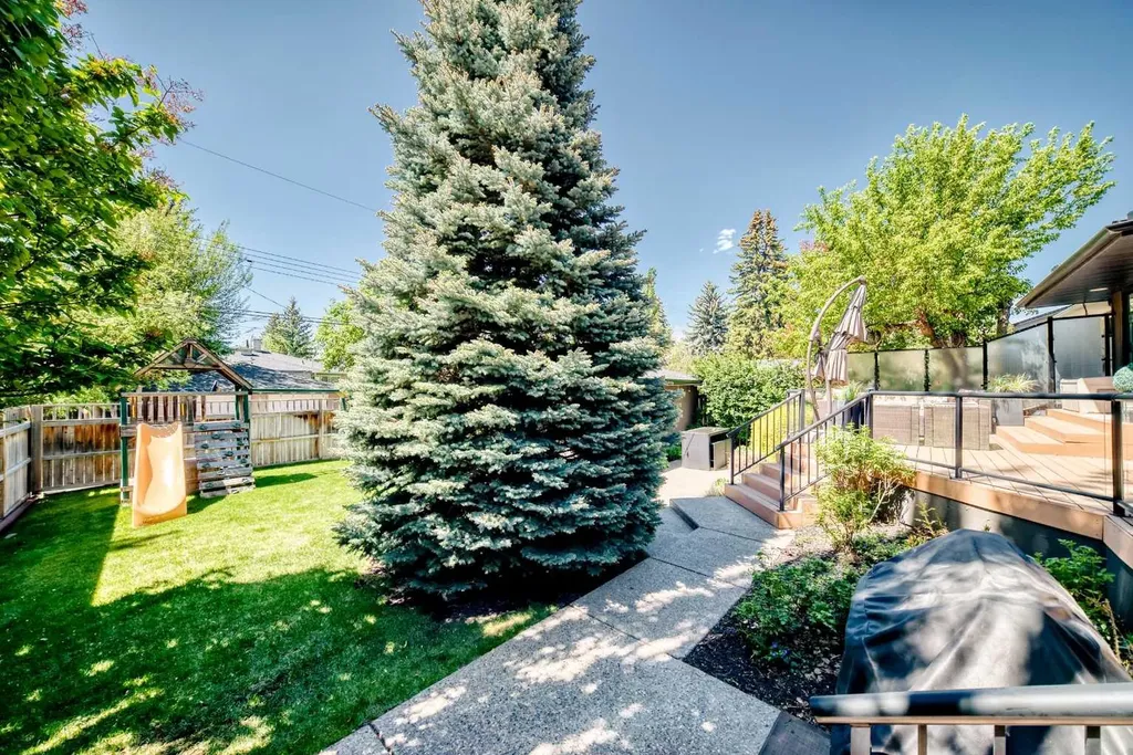 3631 12 Street SW Calgary AB T2T3P1