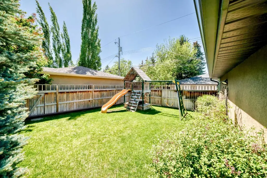 3631 12 Street SW Calgary AB T2T3P1