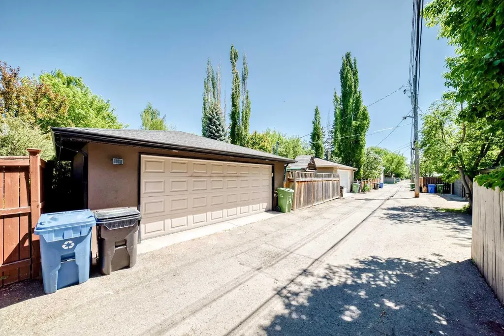 3631 12 Street SW Calgary AB T2T3P1
